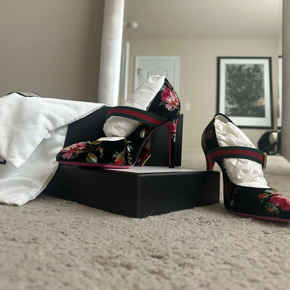 Gucci Black Velvet Floral Heels - Picture 12 of 12